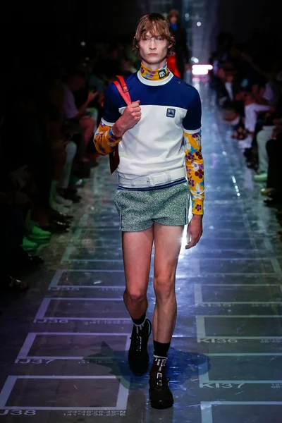 Look 24
